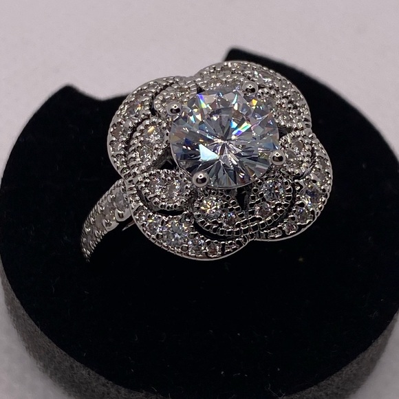 Vintage Inspired Zircon Ring - Picture 1 of 3